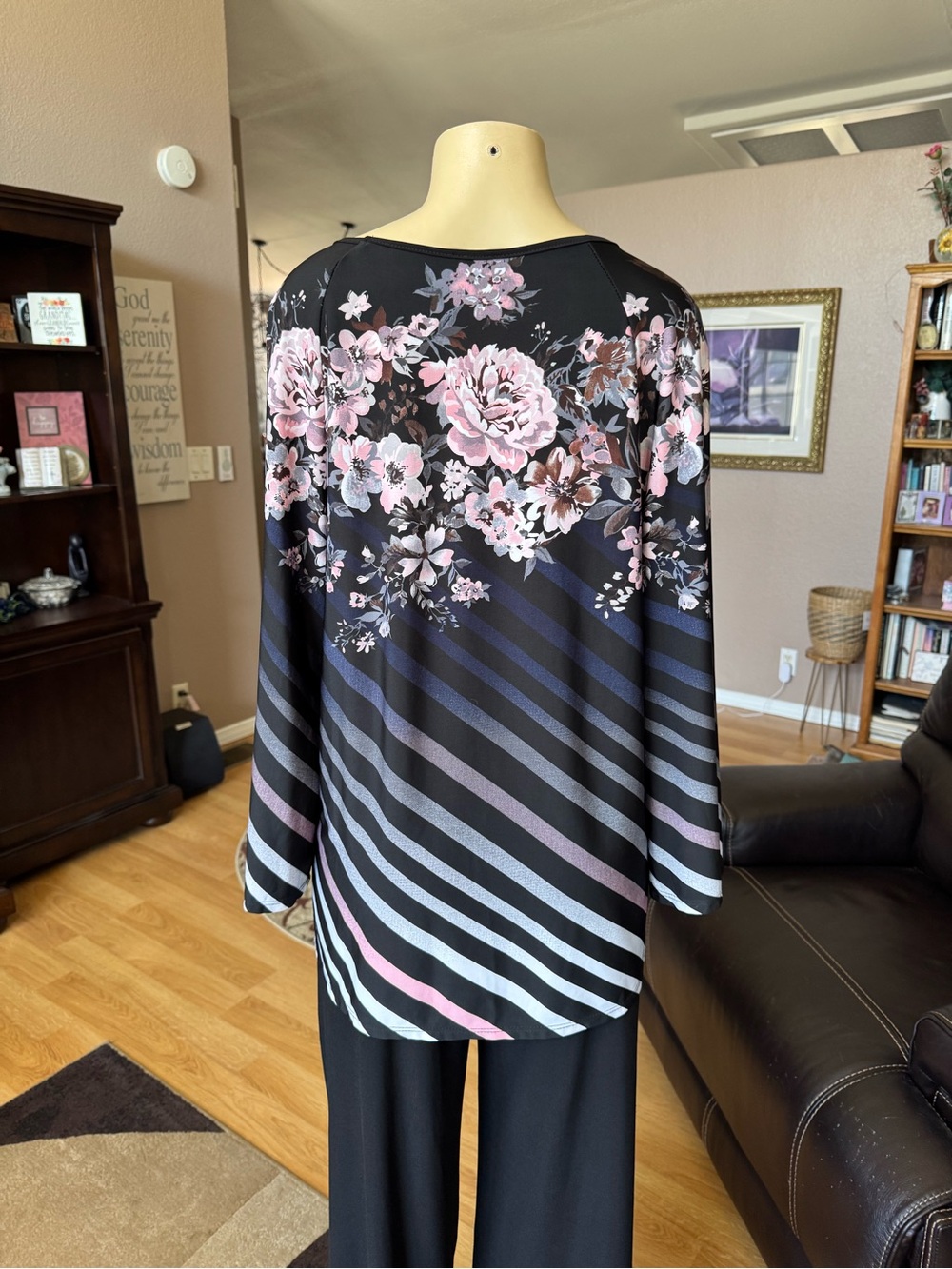 Avenue black floral keyhole knit blouse with long sleeves-size 18/20 - Picture 2 of 9